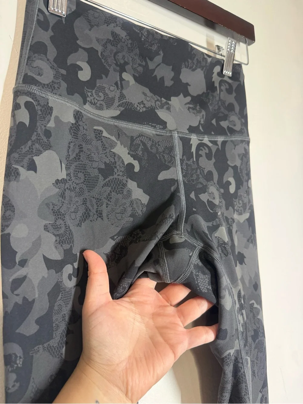 Lululemon Wunder Train High-Rise Tight 25"
Women's Leggings/Tights - Picture 5 of 9